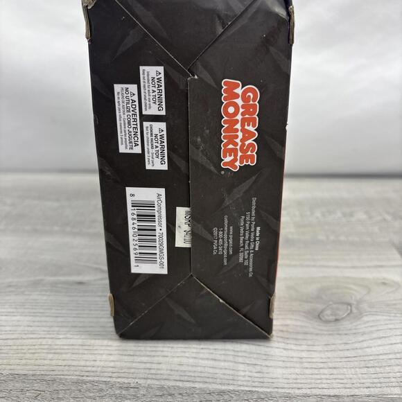 Grease Monkey 300psi 12V Portable Air Compressor - Picture 6 of 12